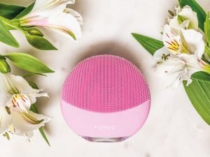 when I was invited to try the new Foreo Mini Luna 3, I said okay, but the truth is, I didn't know what to expect.